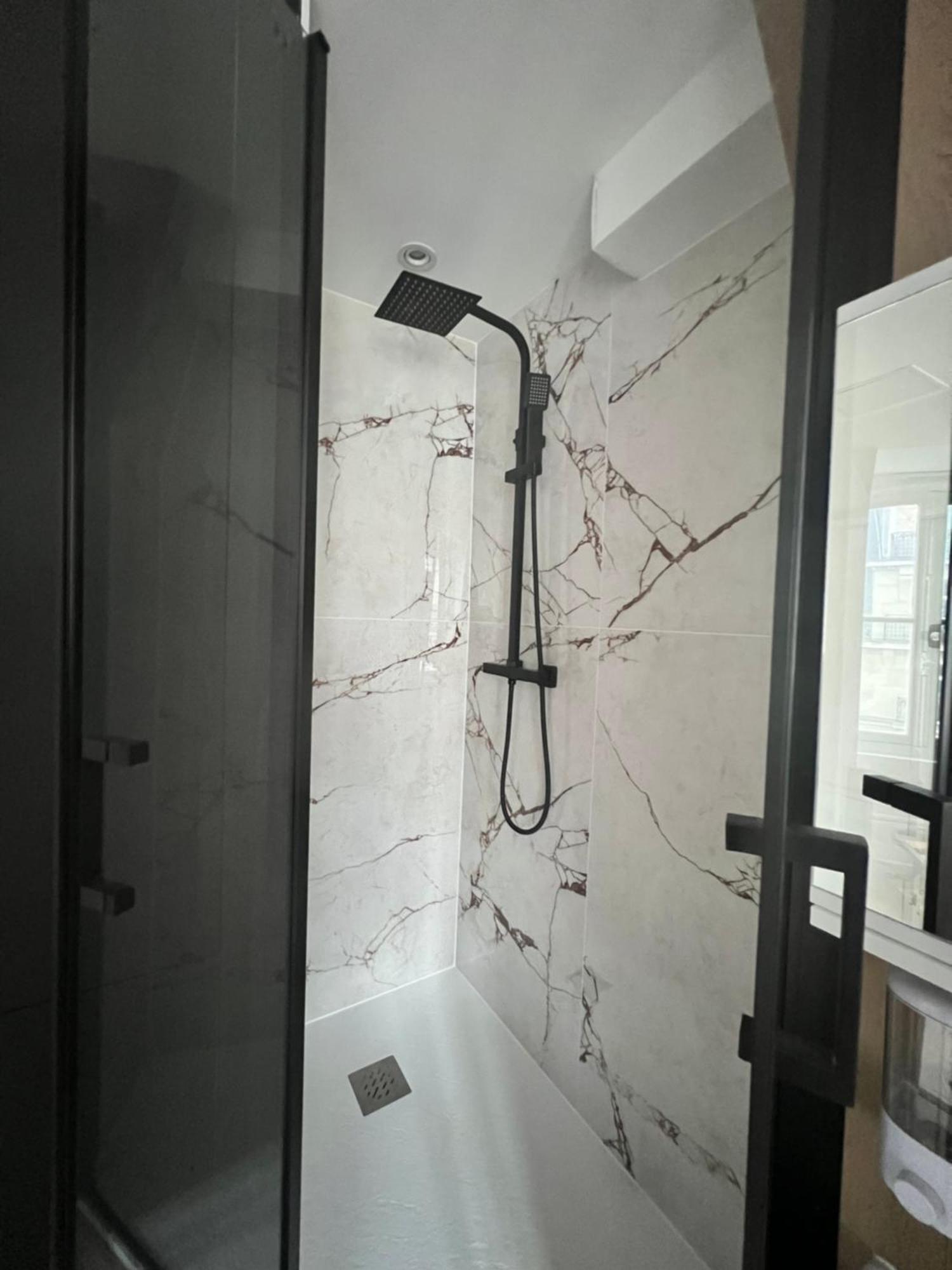 Batignolles, Montmartre Chambre 12M2 , Metro 13 Et 14 París Exterior foto