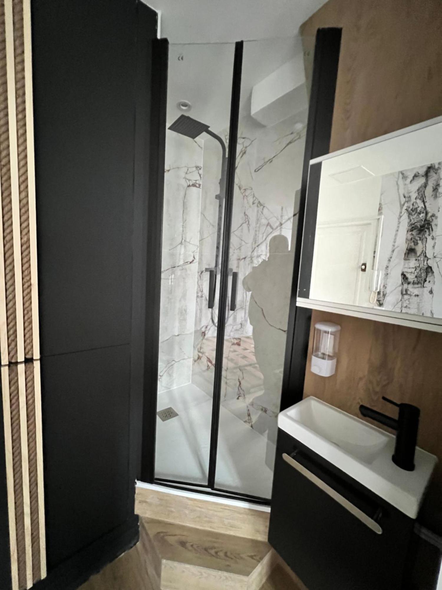 Batignolles, Montmartre Chambre 12M2 , Metro 13 Et 14 París Exterior foto