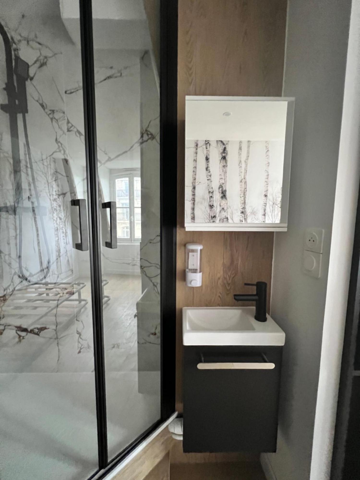 Batignolles, Montmartre Chambre 12M2 , Metro 13 Et 14 París Exterior foto