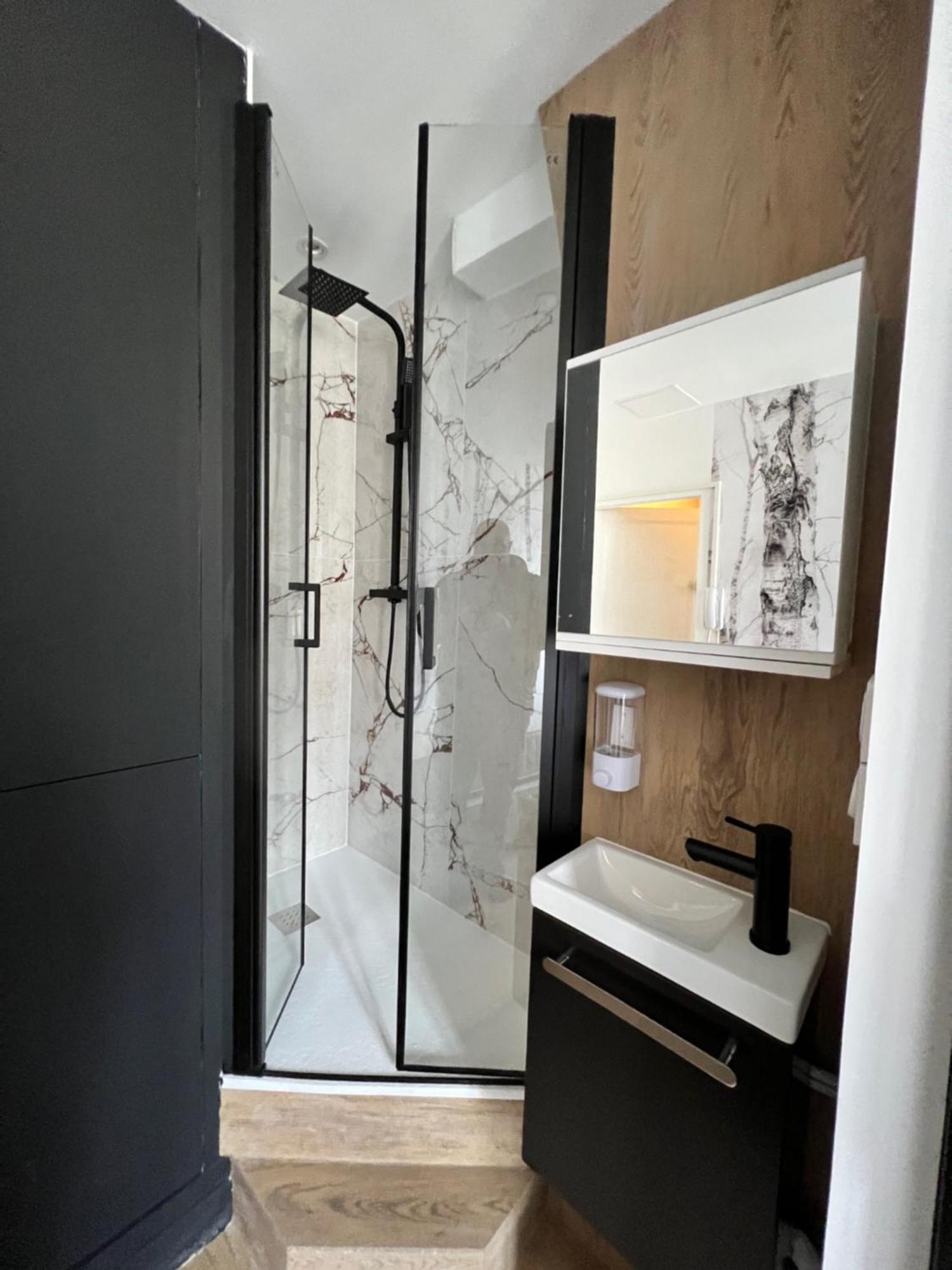 Batignolles, Montmartre Chambre 12M2 , Metro 13 Et 14 París Exterior foto