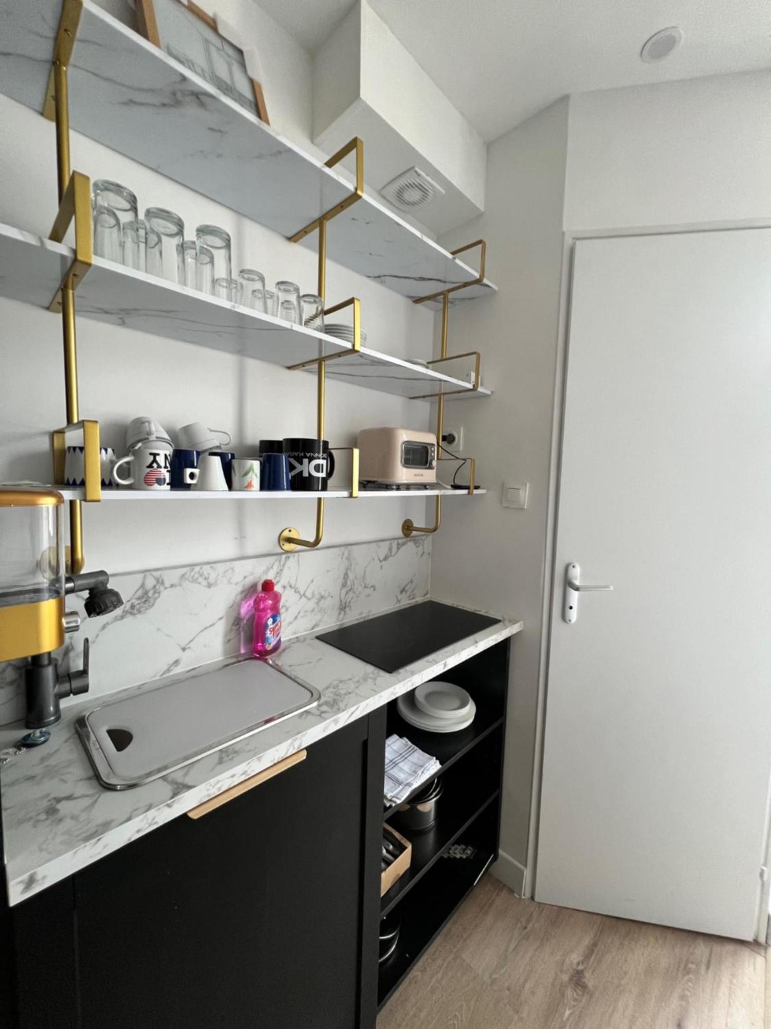 Batignolles, Montmartre Chambre 12M2 , Metro 13 Et 14 París Exterior foto