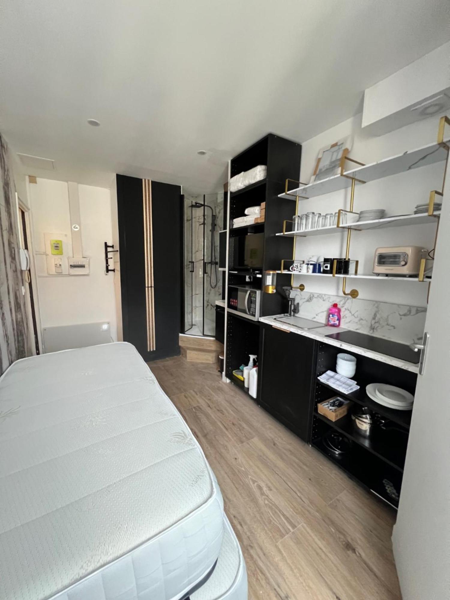 Batignolles, Montmartre Chambre 12M2 , Metro 13 Et 14 París Exterior foto